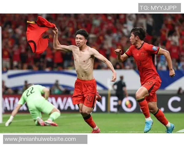 何超手球染黄引争议裁判漏判浙江进攻王钰栋愤怒砸球抗议